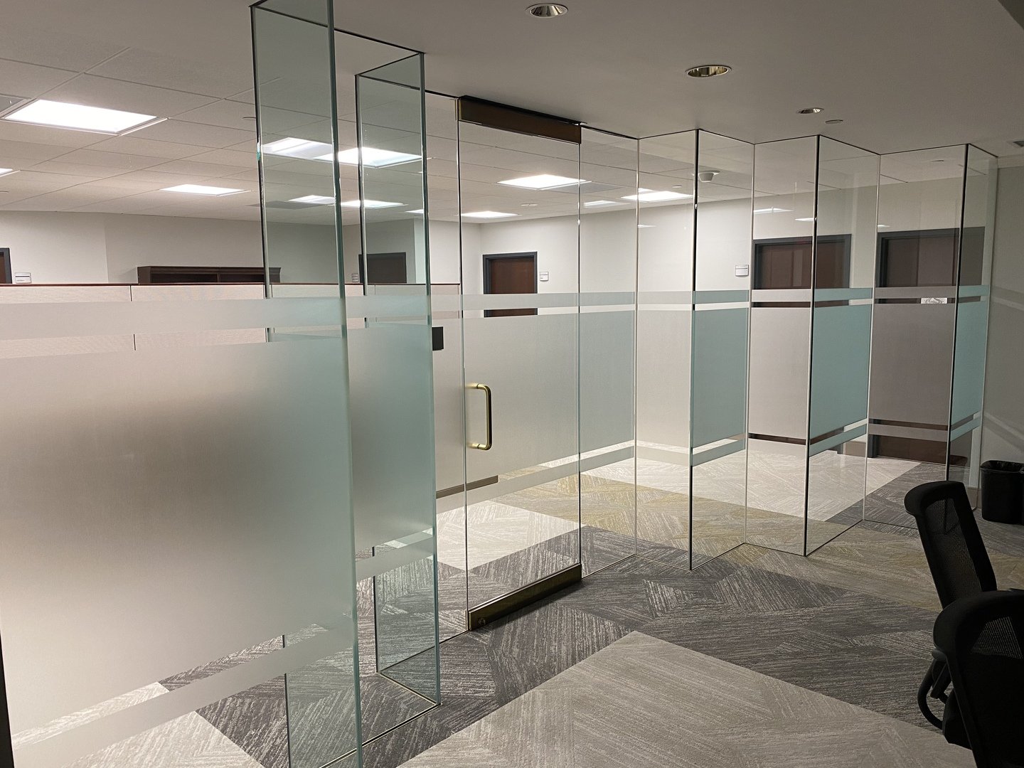 Large commercial glass wall with SXL-1017 gradient triangle pattern decorative film on office partitions